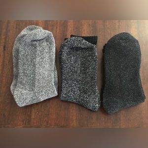 3 PK men’s crew socks super soft warthm  dark gray black. 10-13